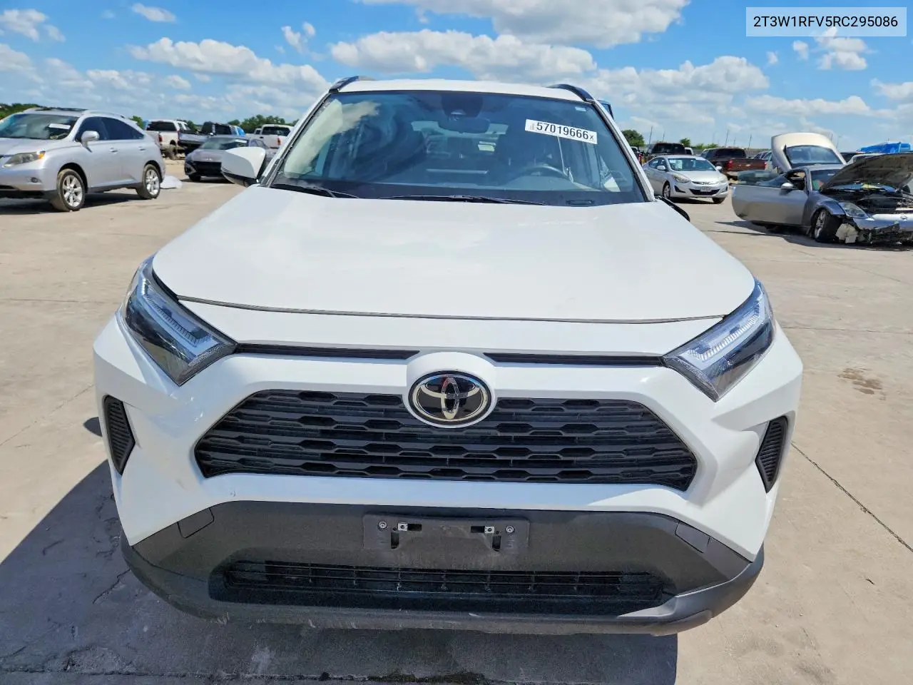 2T3W1RFV5RC295086 2024 Toyota Rav4 Xle
