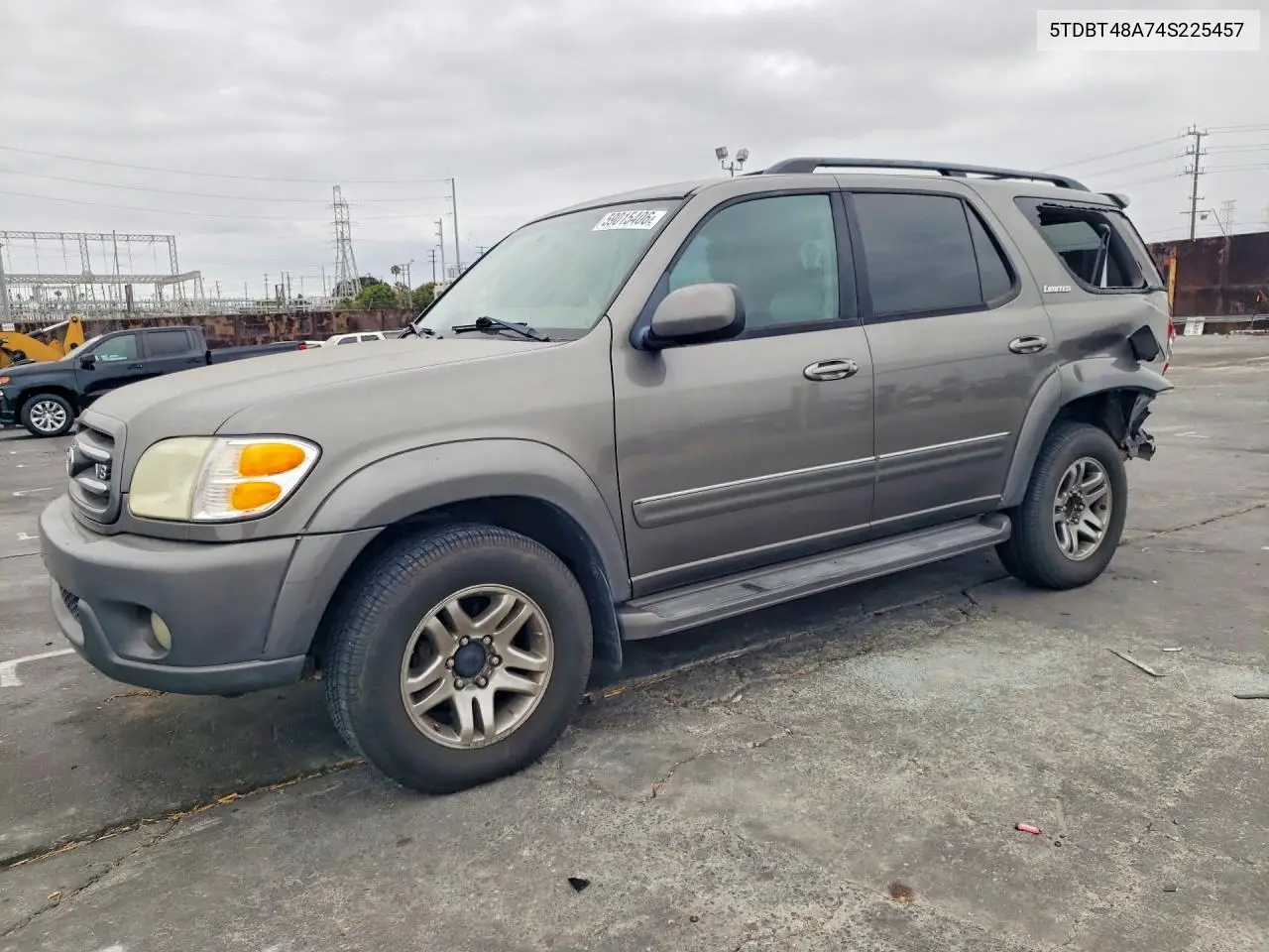 2004 Toyota Sequoia Limited VIN: 5TDBT48A74S225457 Lot: 59015406
