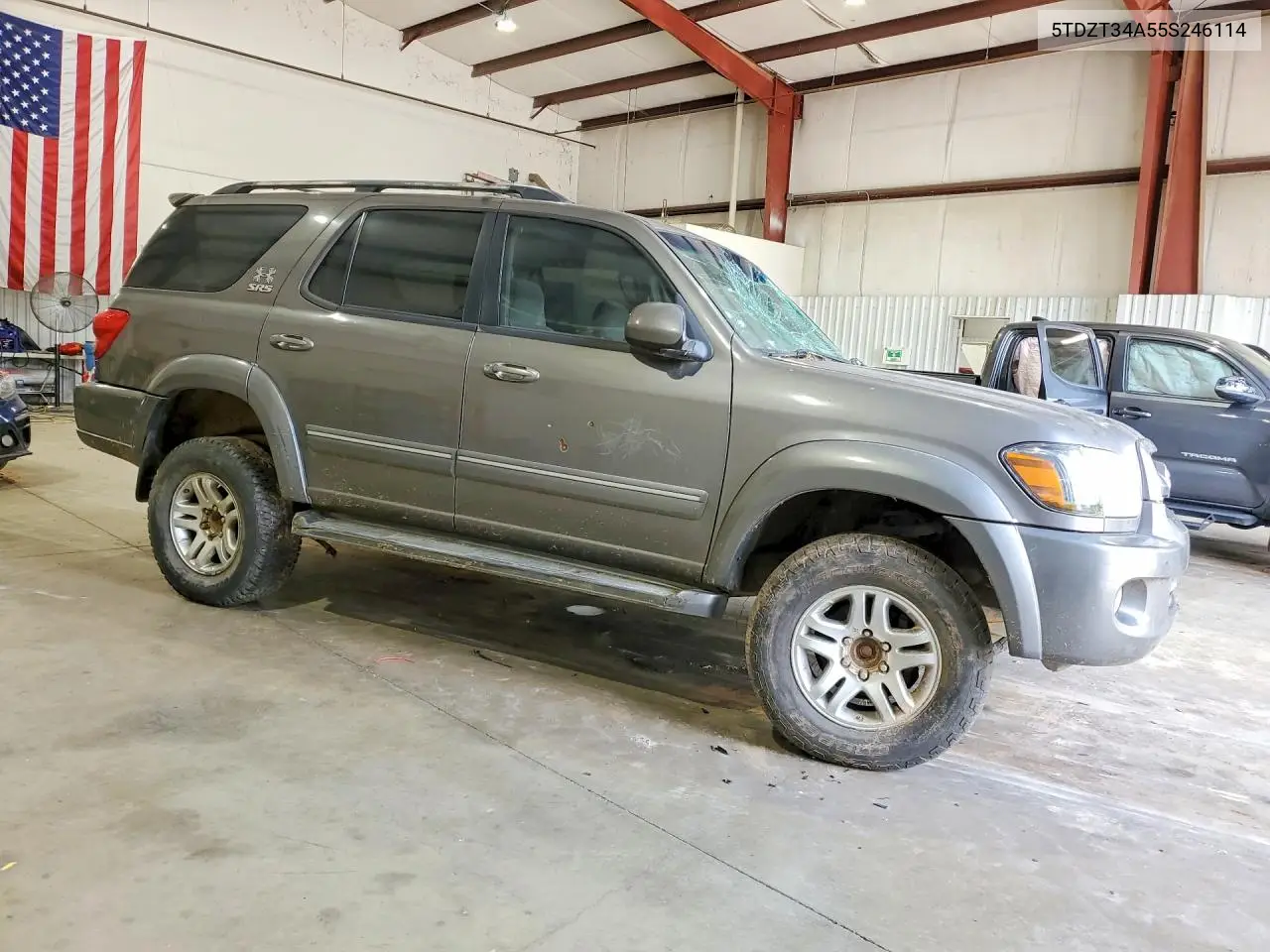 2005 Toyota Sequoia Sr5 VIN: 5TDZT34A55S246114 Lot: 61042076
