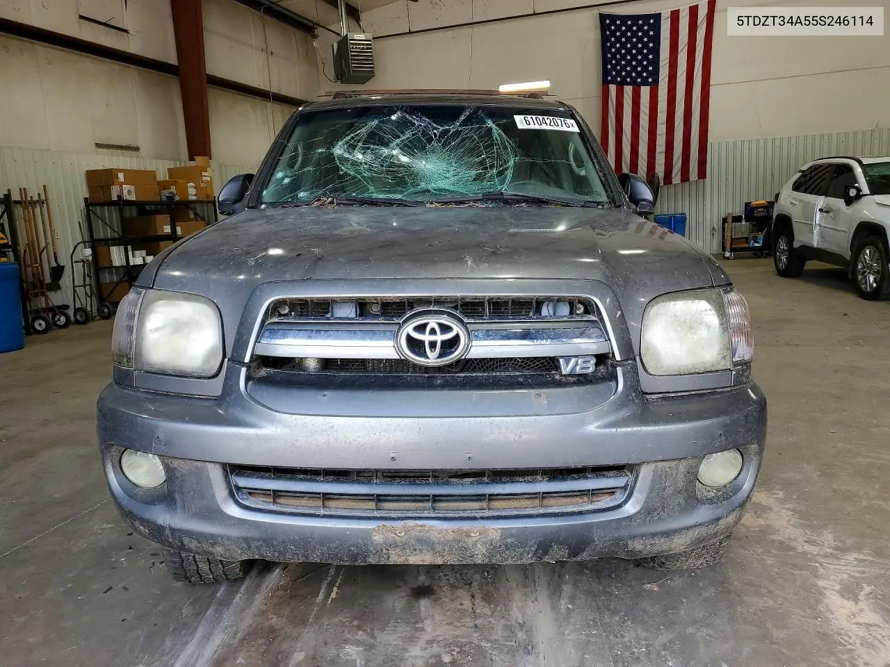 2005 Toyota Sequoia Sr5 VIN: 5TDZT34A55S246114 Lot: 61042076