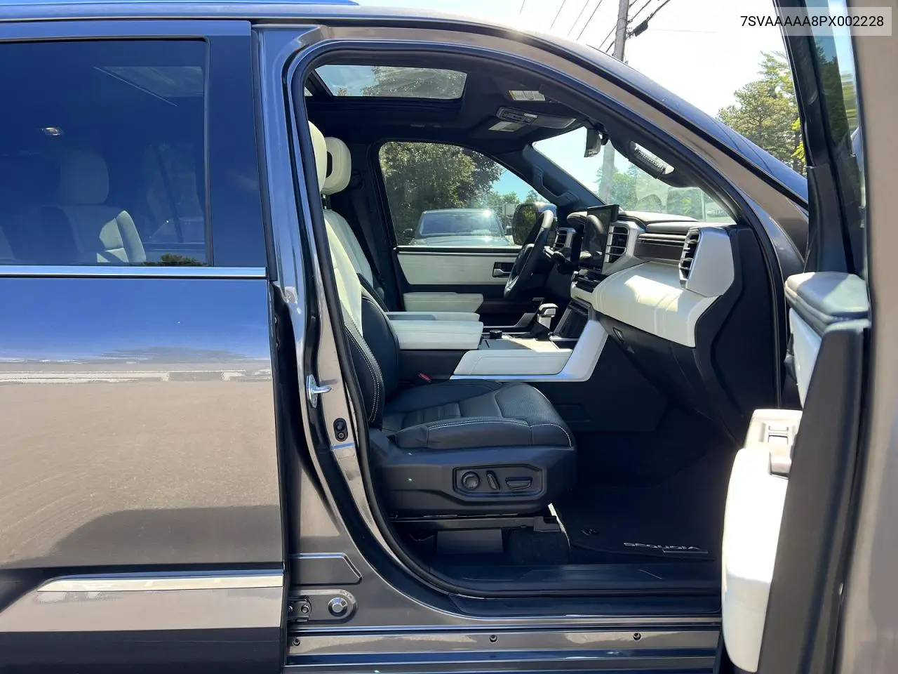 7SVAAAAA8PX002228 2023 Toyota Sequoia Capstone
