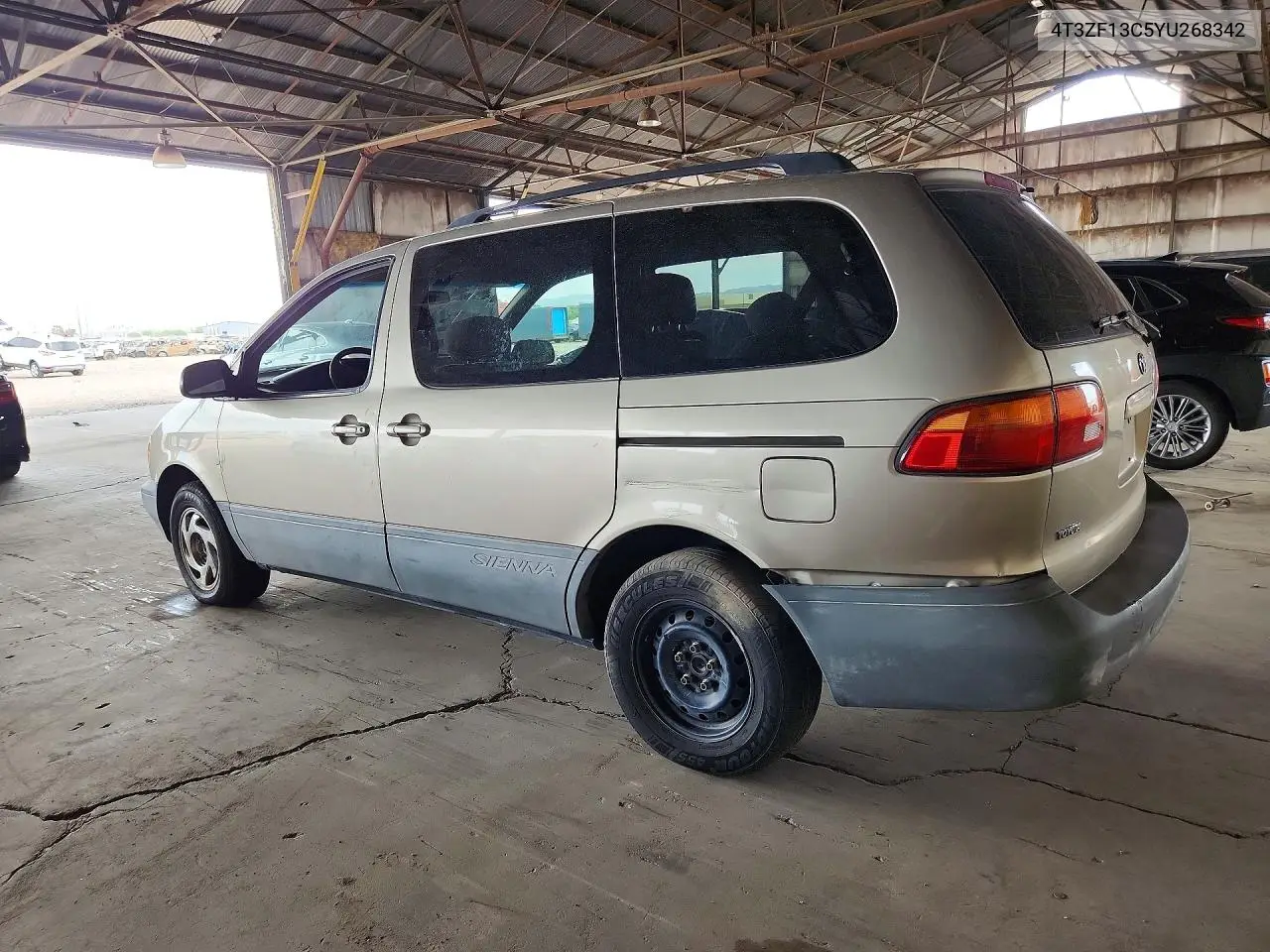 2000 Toyota Sienna Le VIN: 4T3ZF13C5YU268342 Lot: 62292546