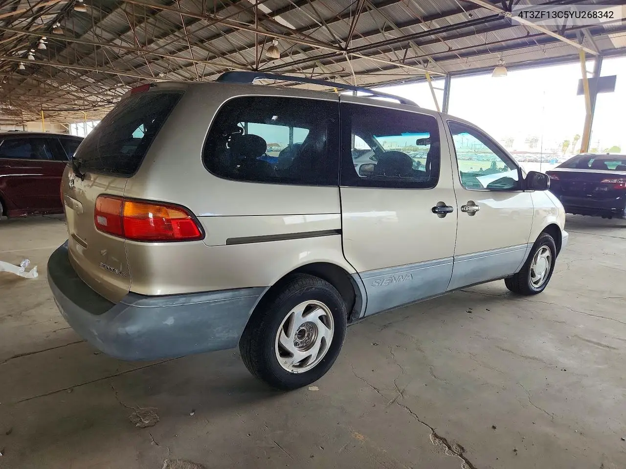 2000 Toyota Sienna Le VIN: 4T3ZF13C5YU268342 Lot: 62292546