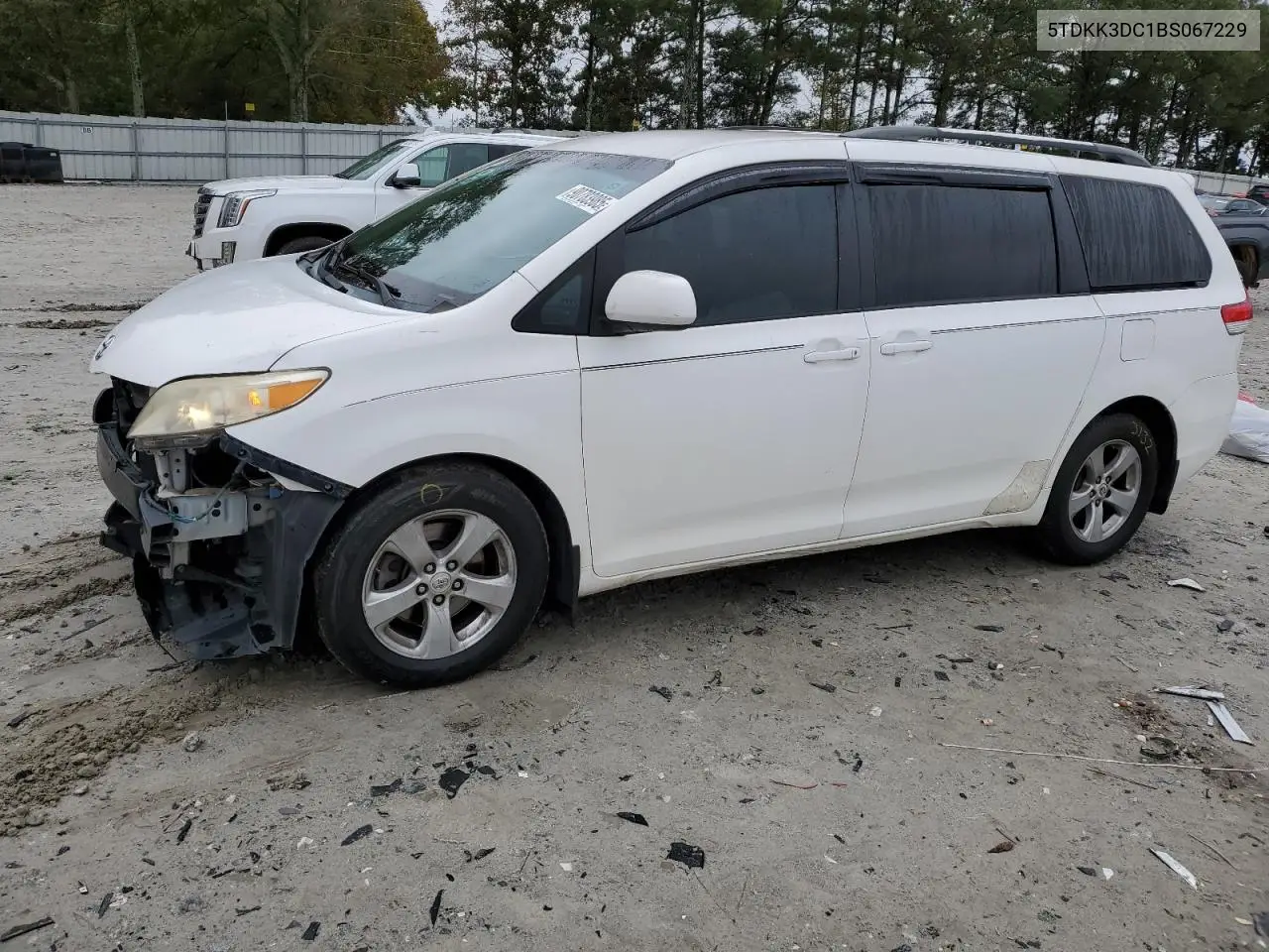 5TDKK3DC1BS067229 2011 Toyota Sienna Le