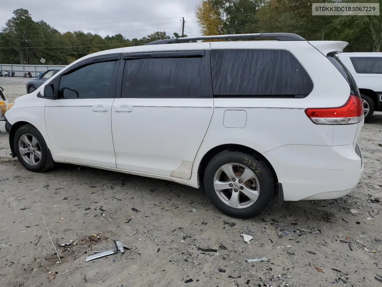 5TDKK3DC1BS067229 2011 Toyota Sienna Le