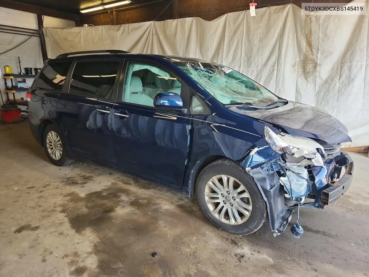 2011 Toyota Sienna Xle 8-Passenger VIN: 5TDYK3DCXBS145419 Lot: 61145656