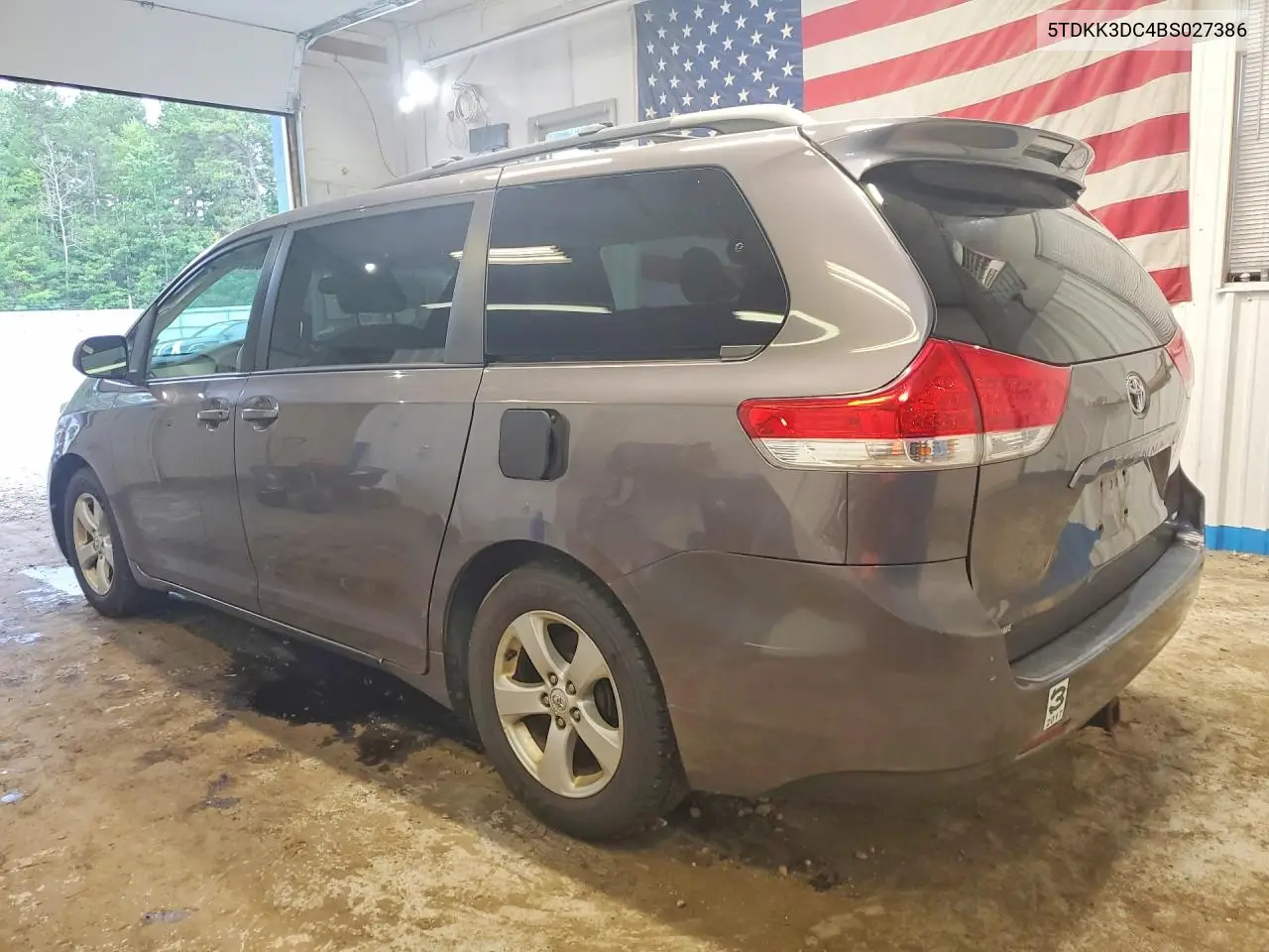 2011 Toyota Sienna Le VIN: 5TDKK3DC4BS027386 Lot: 62277616
