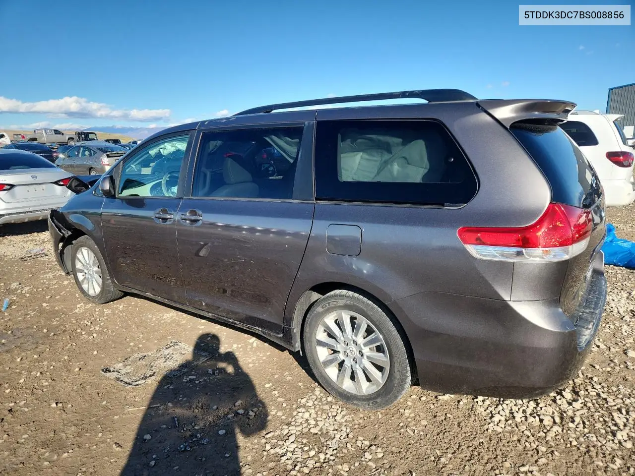 5TDDK3DC7BS008856 2011 Toyota Sienna Xle