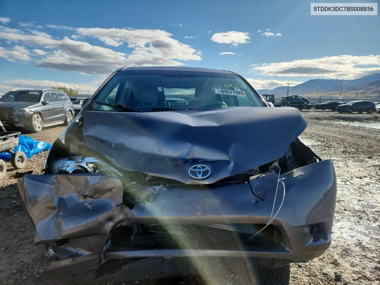 5TDDK3DC7BS008856 2011 Toyota Sienna Xle