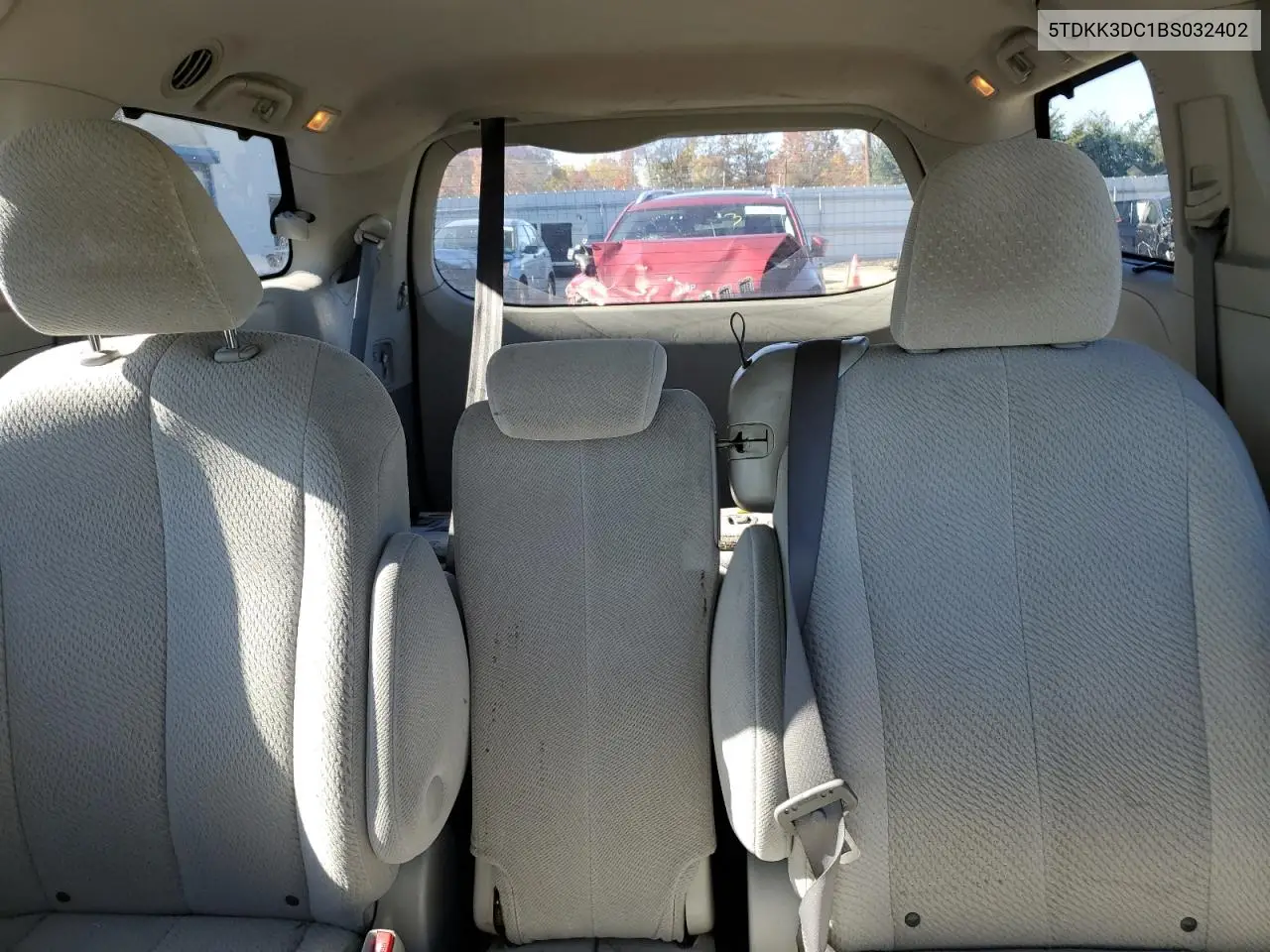 5TDKK3DC1BS032402 2011 Toyota Sienna Le