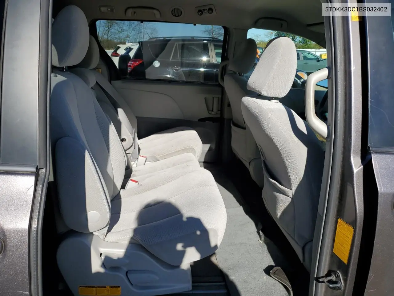 5TDKK3DC1BS032402 2011 Toyota Sienna Le