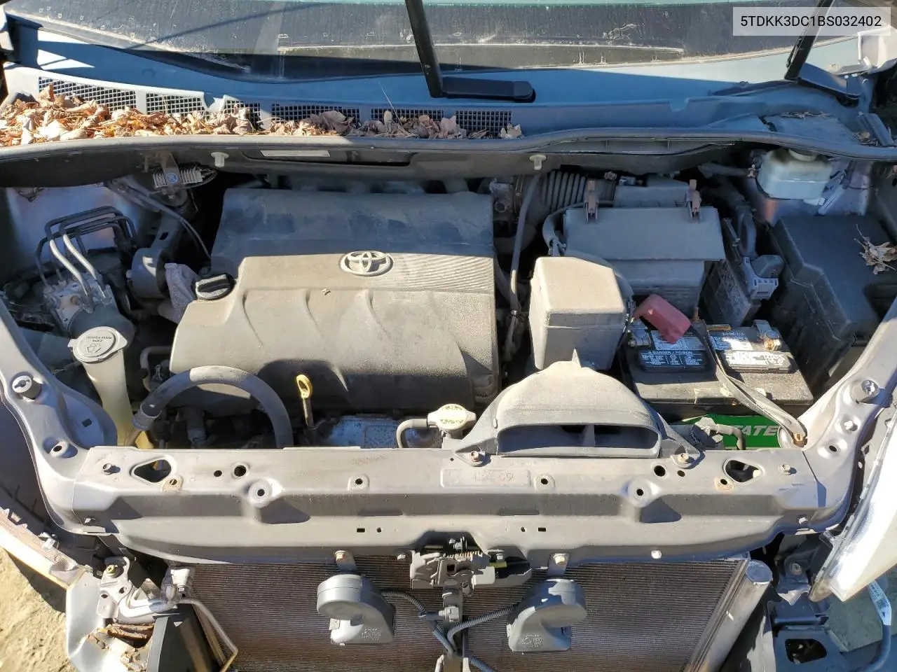 5TDKK3DC1BS032402 2011 Toyota Sienna Le