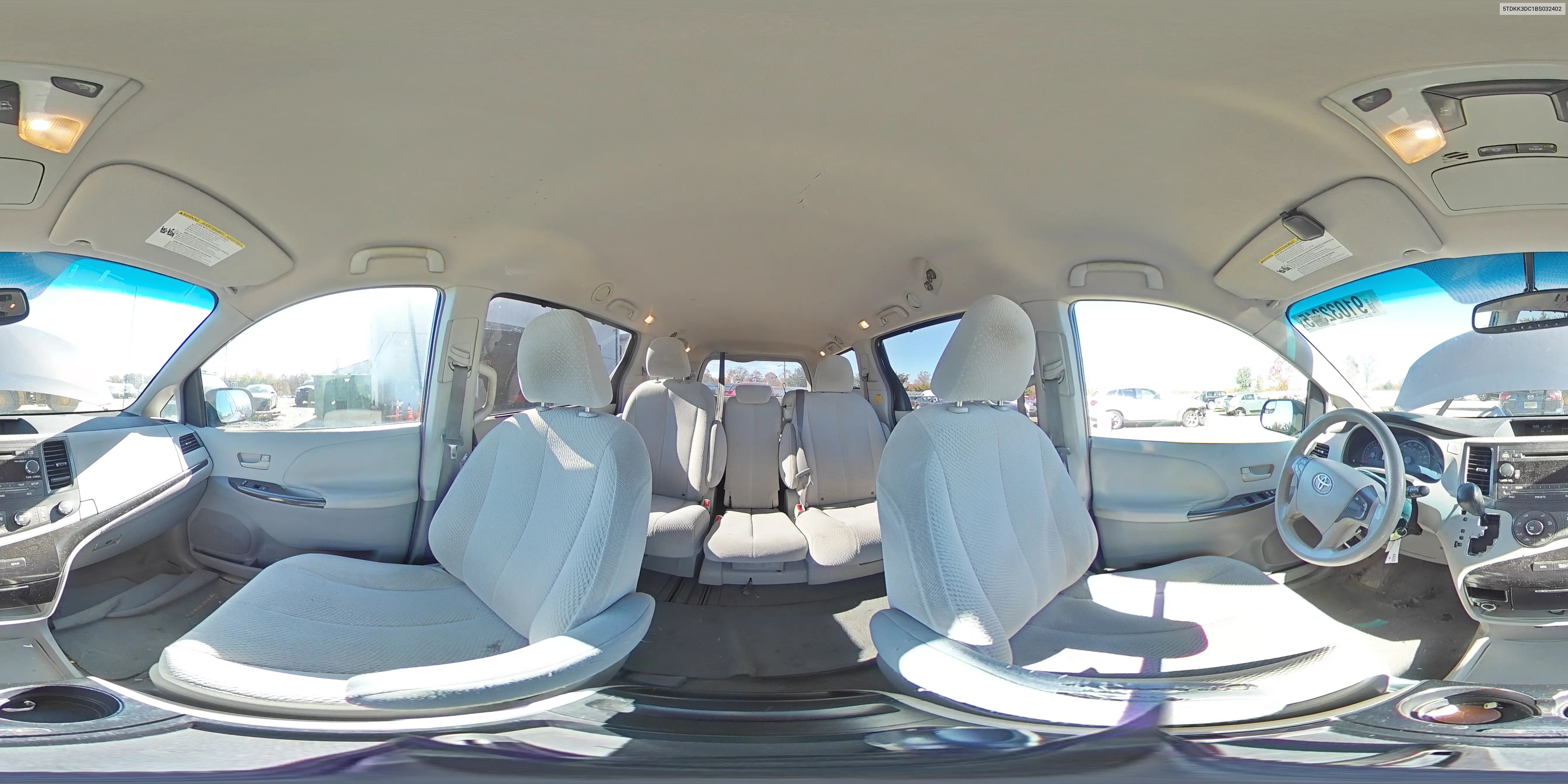 5TDKK3DC1BS032402 2011 Toyota Sienna Le
