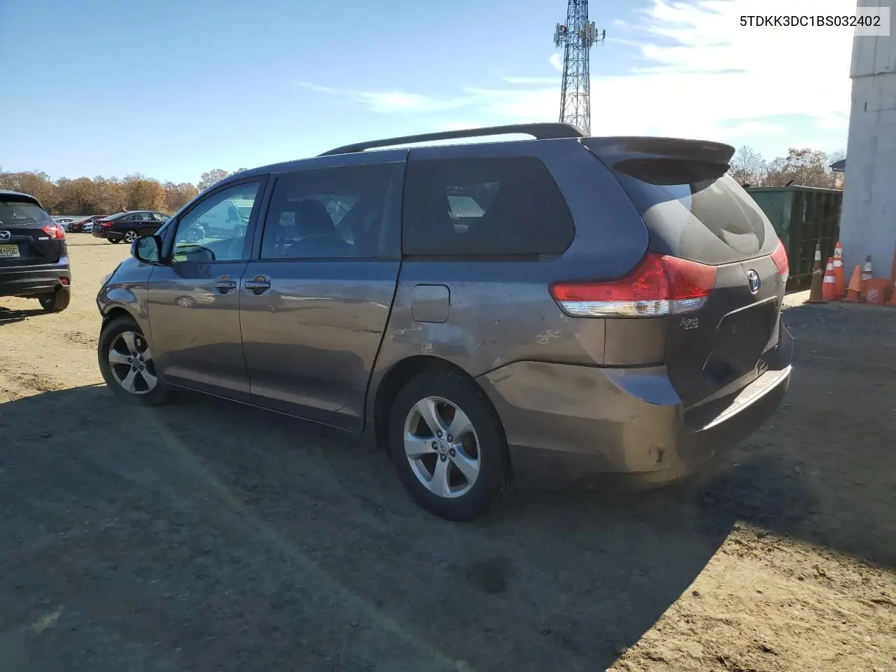 5TDKK3DC1BS032402 2011 Toyota Sienna Le