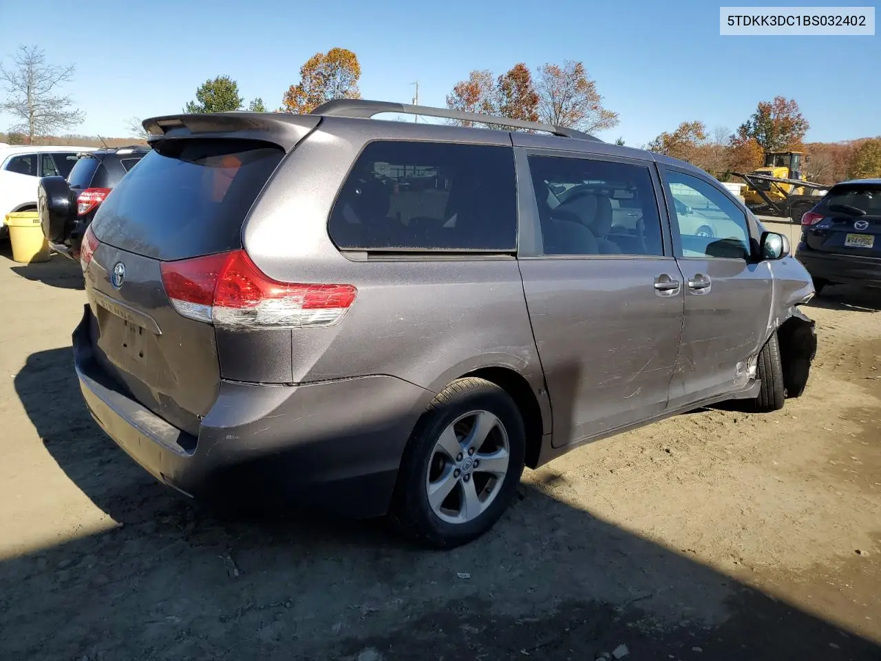 5TDKK3DC1BS032402 2011 Toyota Sienna Le