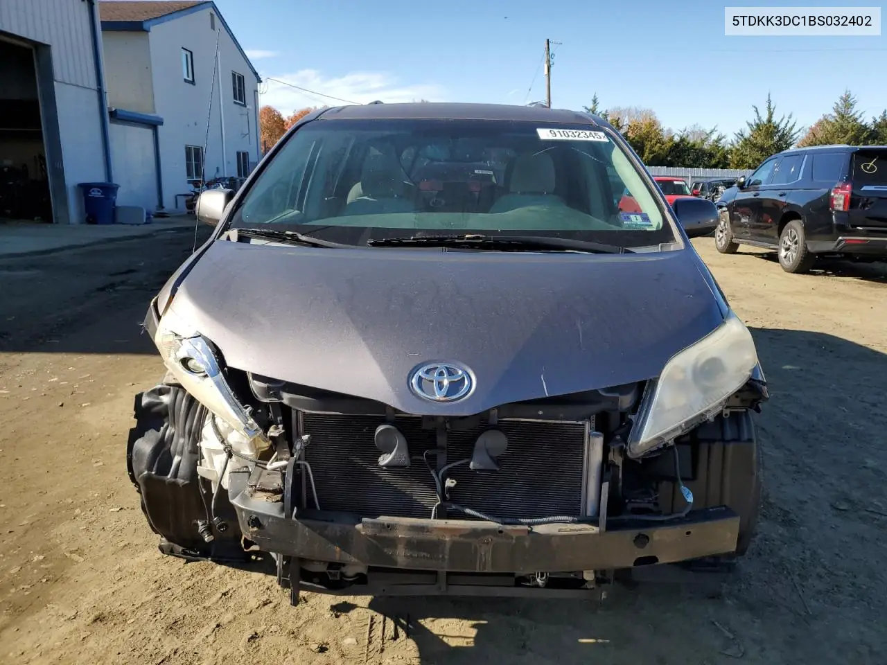 5TDKK3DC1BS032402 2011 Toyota Sienna Le