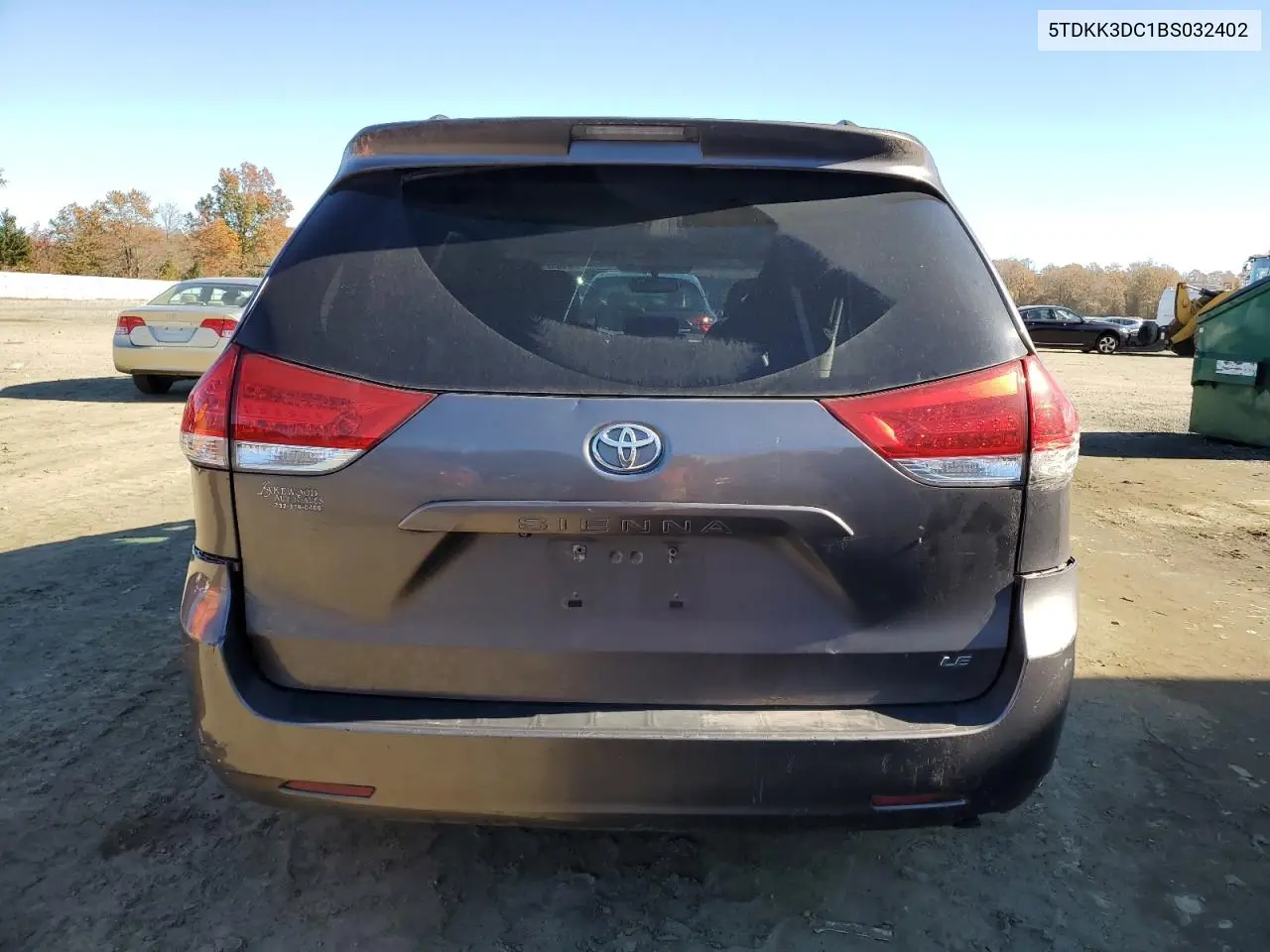 5TDKK3DC1BS032402 2011 Toyota Sienna Le