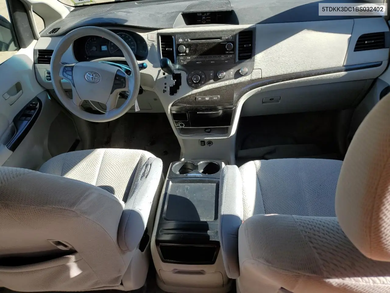 5TDKK3DC1BS032402 2011 Toyota Sienna Le