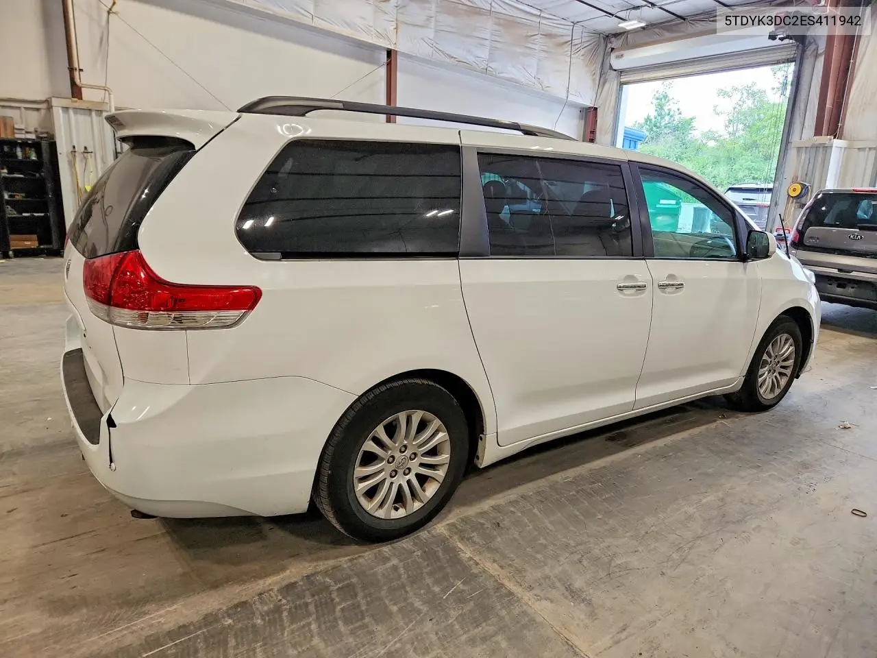 2014 Toyota Sienna Xle 8-Passenger VIN: 5TDYK3DC2ES411942 Lot: 61700326