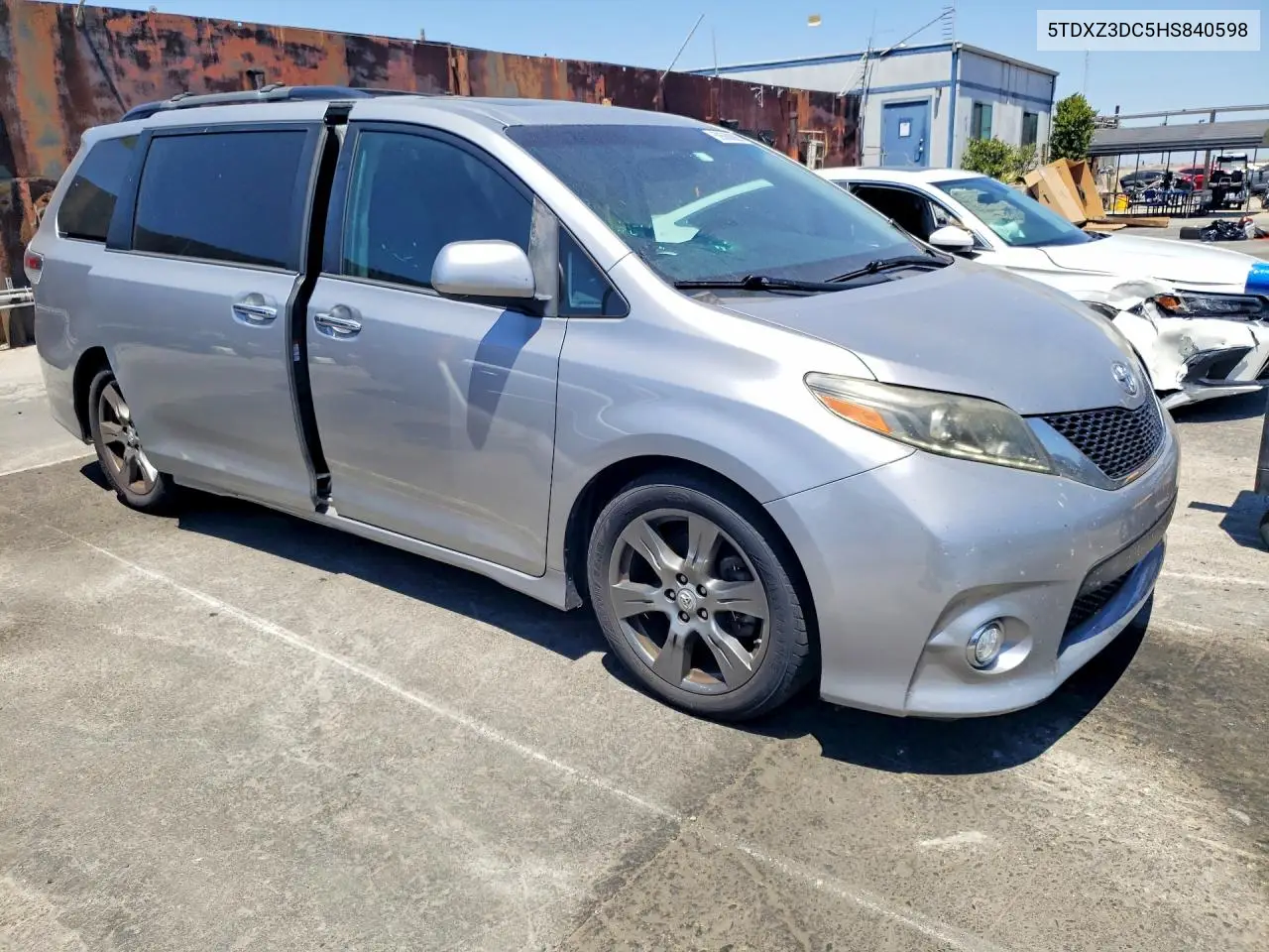 2017 Toyota Sienna Se VIN: 5TDXZ3DC5HS840598 Lot: 58560086