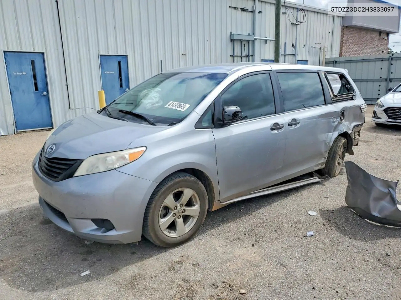 2017 Toyota Sienna VIN: 5TDZZ3DC2HS833097 Lot: 61493996