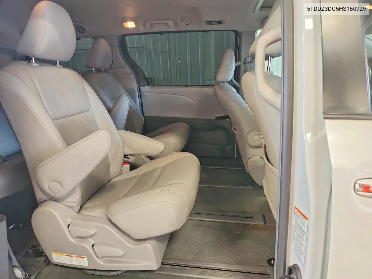 2017 Toyota Sienna Xle 7-Passenger VIN: 5TDDZ3DC5HS160929 Lot: 62038676