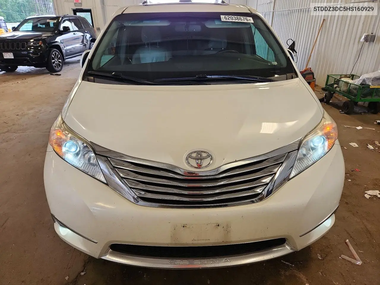 2017 Toyota Sienna Xle 7-Passenger VIN: 5TDDZ3DC5HS160929 Lot: 62038676
