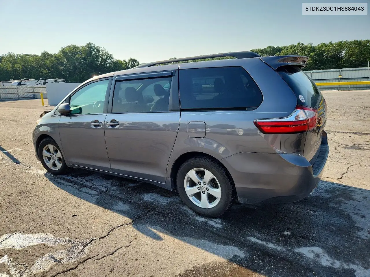 2017 Toyota Sienna Le VIN: 5TDKZ3DC1HS884043 Lot: 62049066