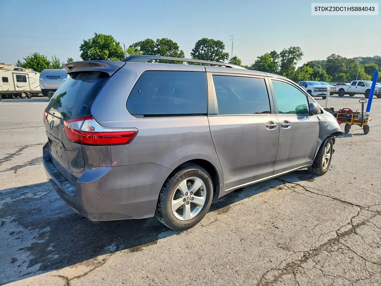 2017 Toyota Sienna Le VIN: 5TDKZ3DC1HS884043 Lot: 62049066