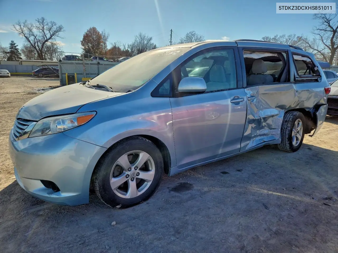 5TDKZ3DCXHS851011 2017 Toyota Sienna Le 8-Passenger