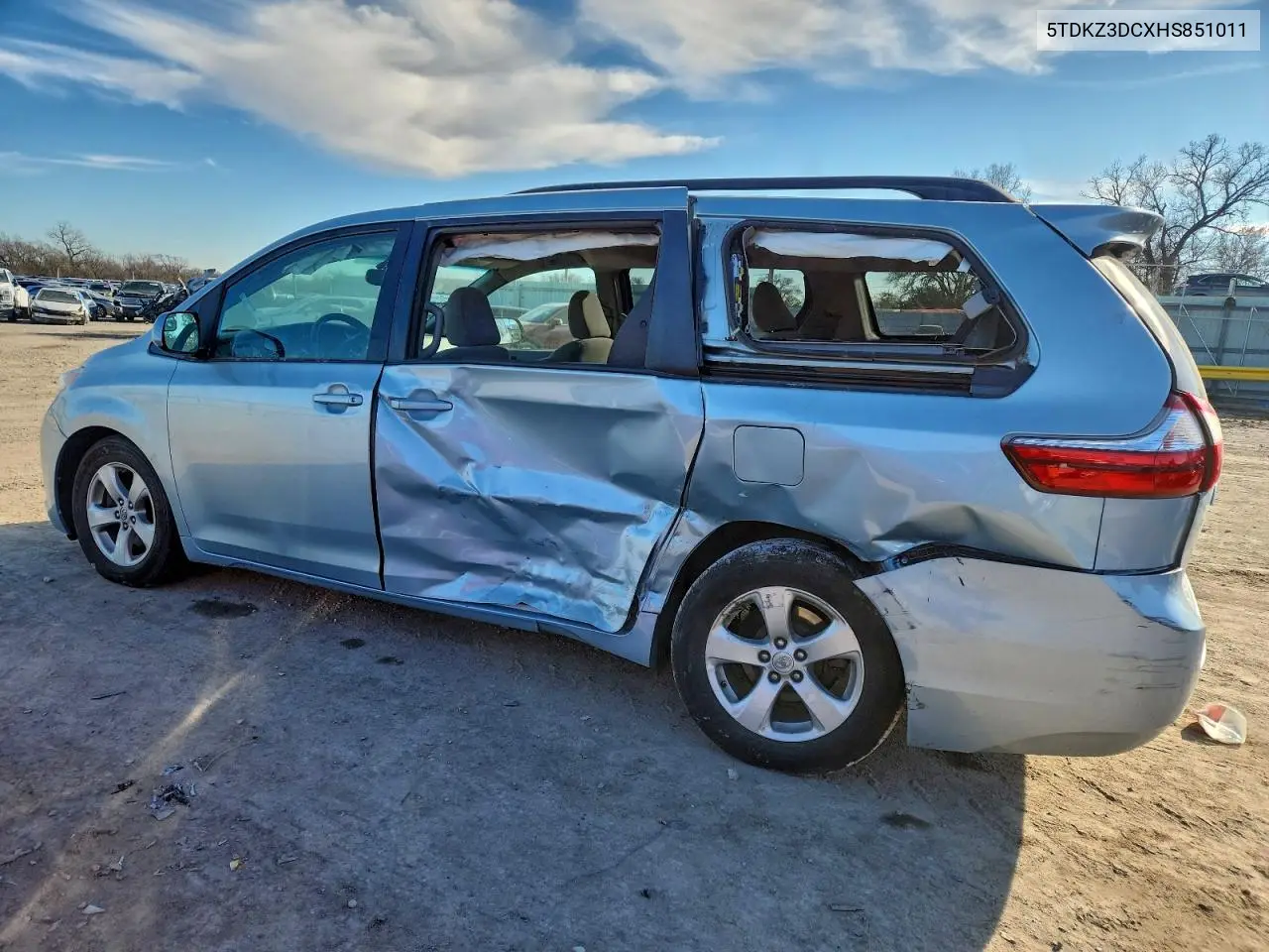 5TDKZ3DCXHS851011 2017 Toyota Sienna Le 8-Passenger