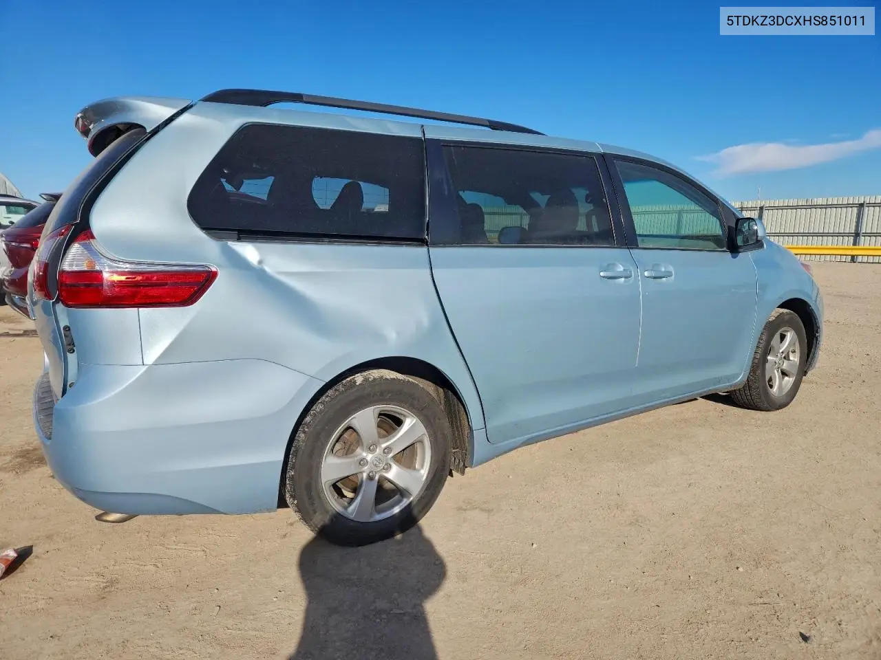 5TDKZ3DCXHS851011 2017 Toyota Sienna Le 8-Passenger