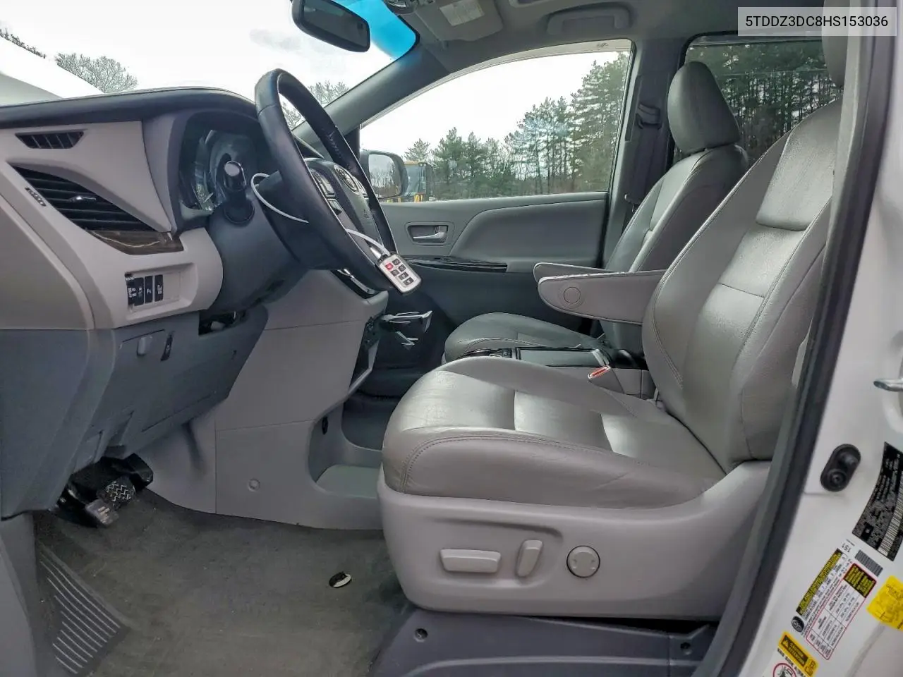 5TDDZ3DC8HS153036 2017 Toyota Sienna Xle 7-Passenger