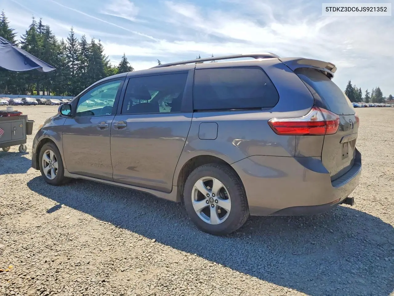 2018 Toyota Sienna Le VIN: 5TDKZ3DC6JS921352 Lot: 58656646