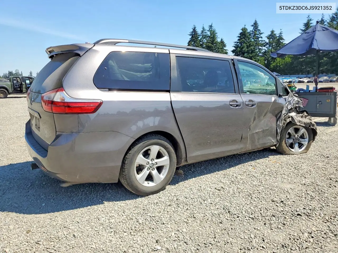 2018 Toyota Sienna Le VIN: 5TDKZ3DC6JS921352 Lot: 58656646