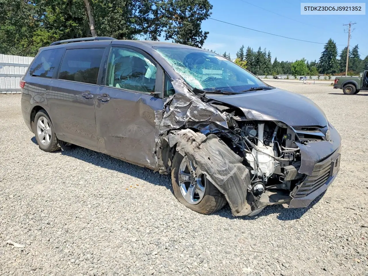 2018 Toyota Sienna Le VIN: 5TDKZ3DC6JS921352 Lot: 58656646