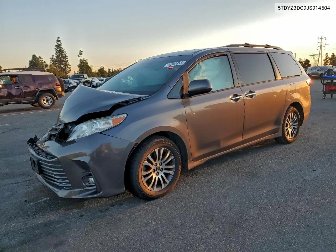 5TDYZ3DC9JS914504 2018 Toyota Sienna Xle