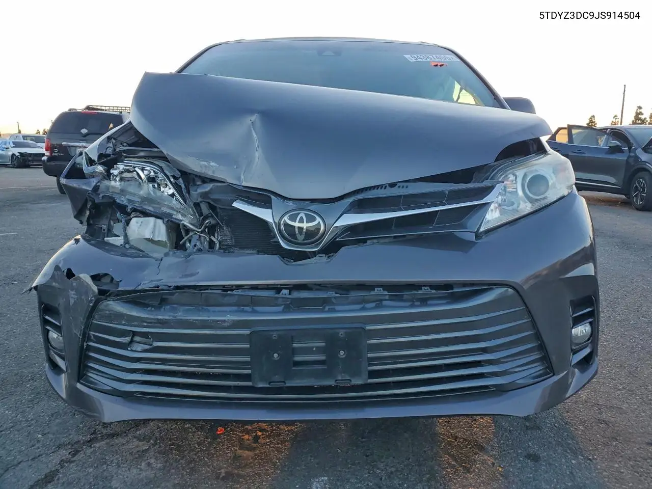 5TDYZ3DC9JS914504 2018 Toyota Sienna Xle