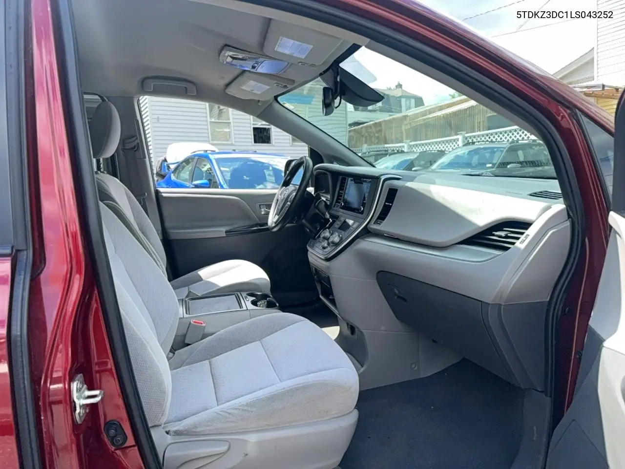 5TDKZ3DC1LS043252 2020 Toyota Sienna Le 8-Passenger