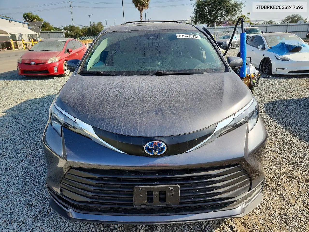 2025 Toyota Sienna Le VIN: 5TDBRKEC0SS247693 Lot: 61089576