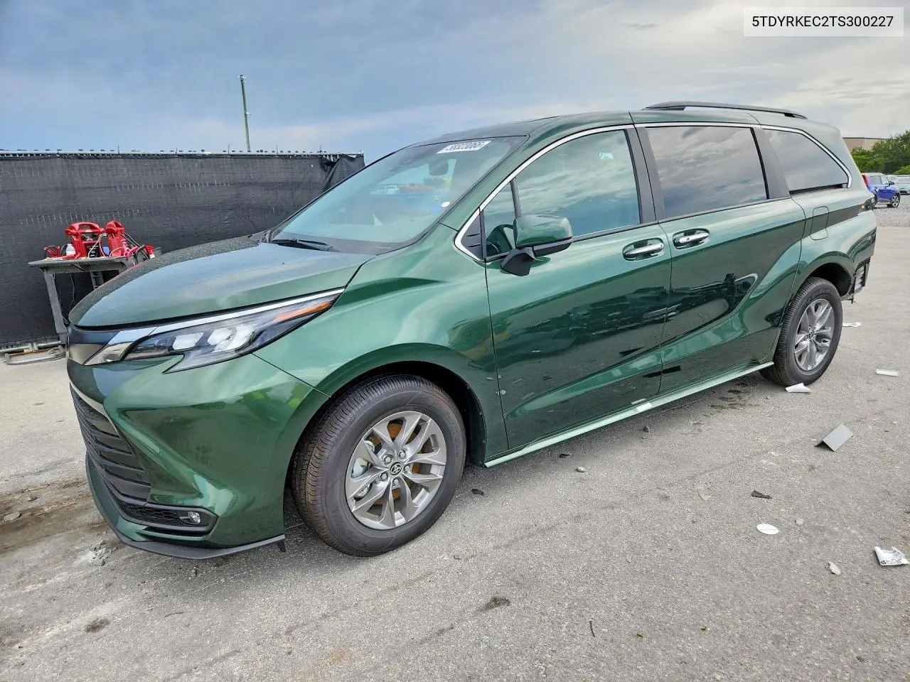 2026 Toyota Sienna Xle 7-Passenger VIN: 5TDYRKEC2TS300227 Lot: 58323066