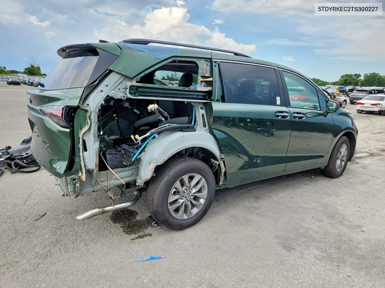 2026 Toyota Sienna Xle 7-Passenger VIN: 5TDYRKEC2TS300227 Lot: 58323066