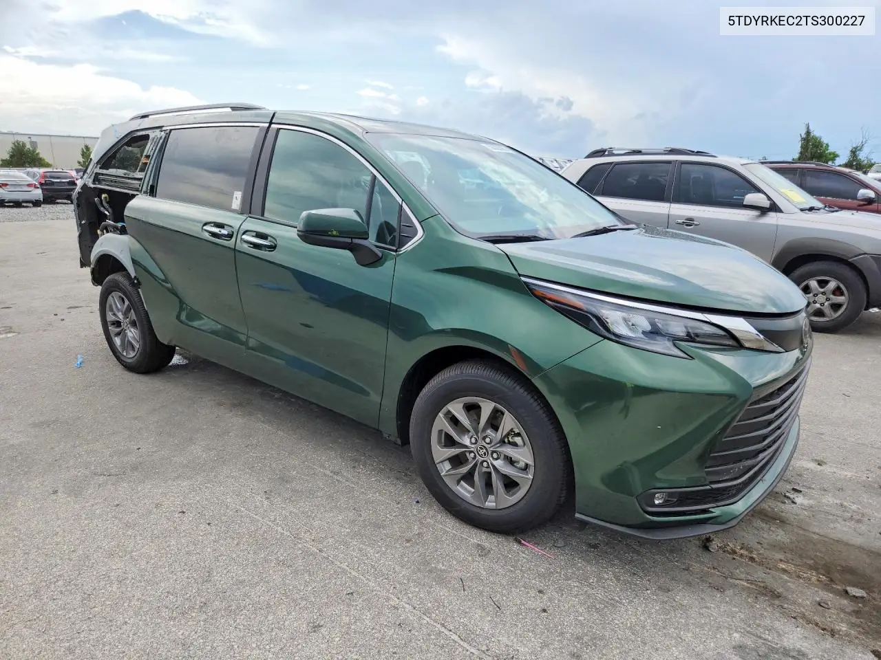 2026 Toyota Sienna Xle 7-Passenger VIN: 5TDYRKEC2TS300227 Lot: 58323066