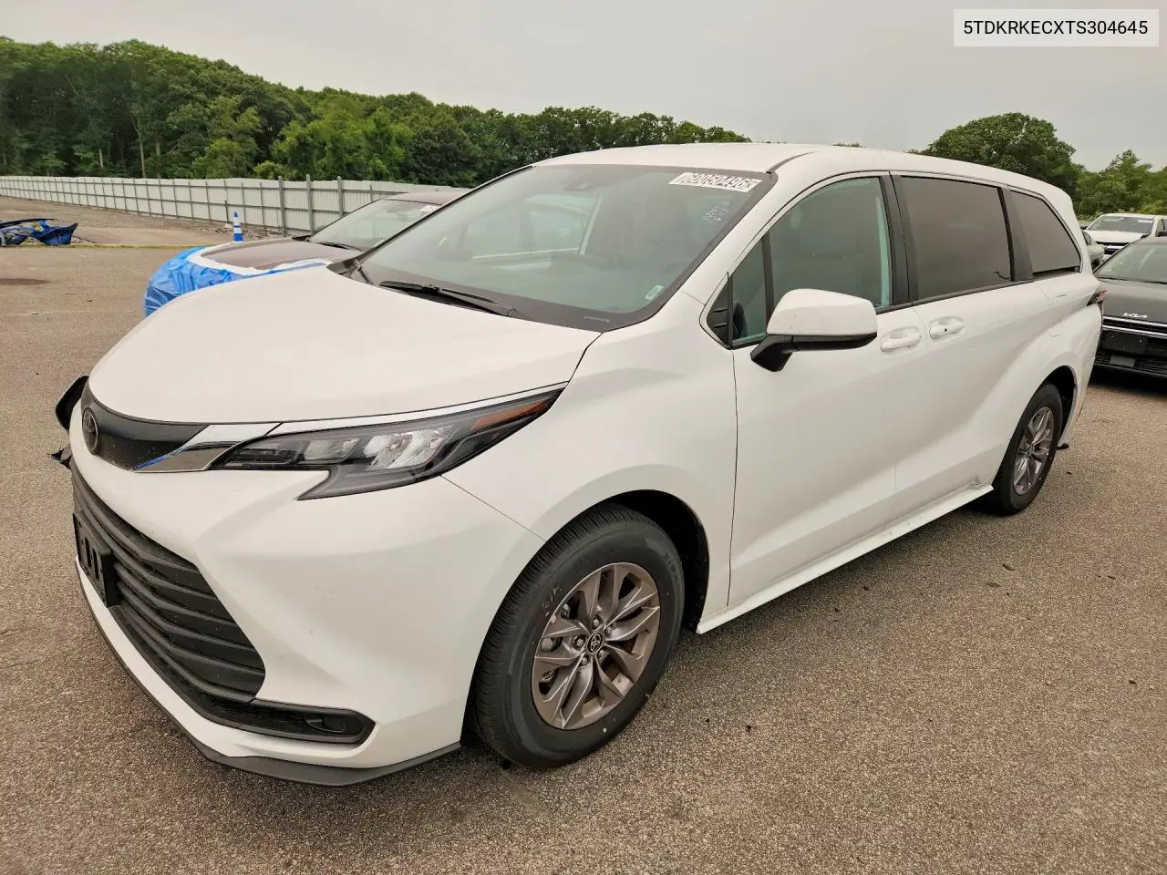 2026 Toyota Sienna Le VIN: 5TDKRKECXTS304645 Lot: 60050496