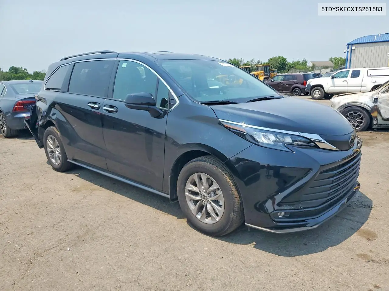 2026 Toyota Sienna Xle 7-Passenger VIN: 5TDYSKFCXTS261583 Lot: 61132726