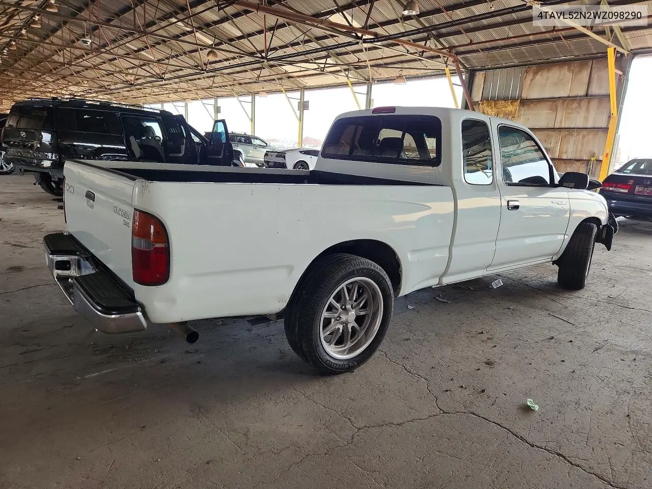 1998 Toyota Tacoma Base VIN: 4TAVL52N2WZ098290 Lot: 61759826