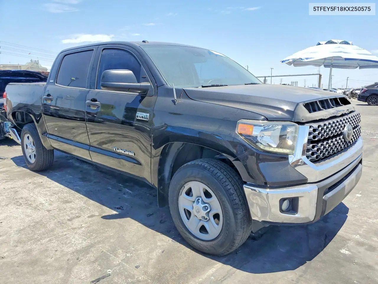 2019 Toyota Tundra Crewmax Sr5 VIN: 5TFEY5F18KX250575 Lot: 61765106