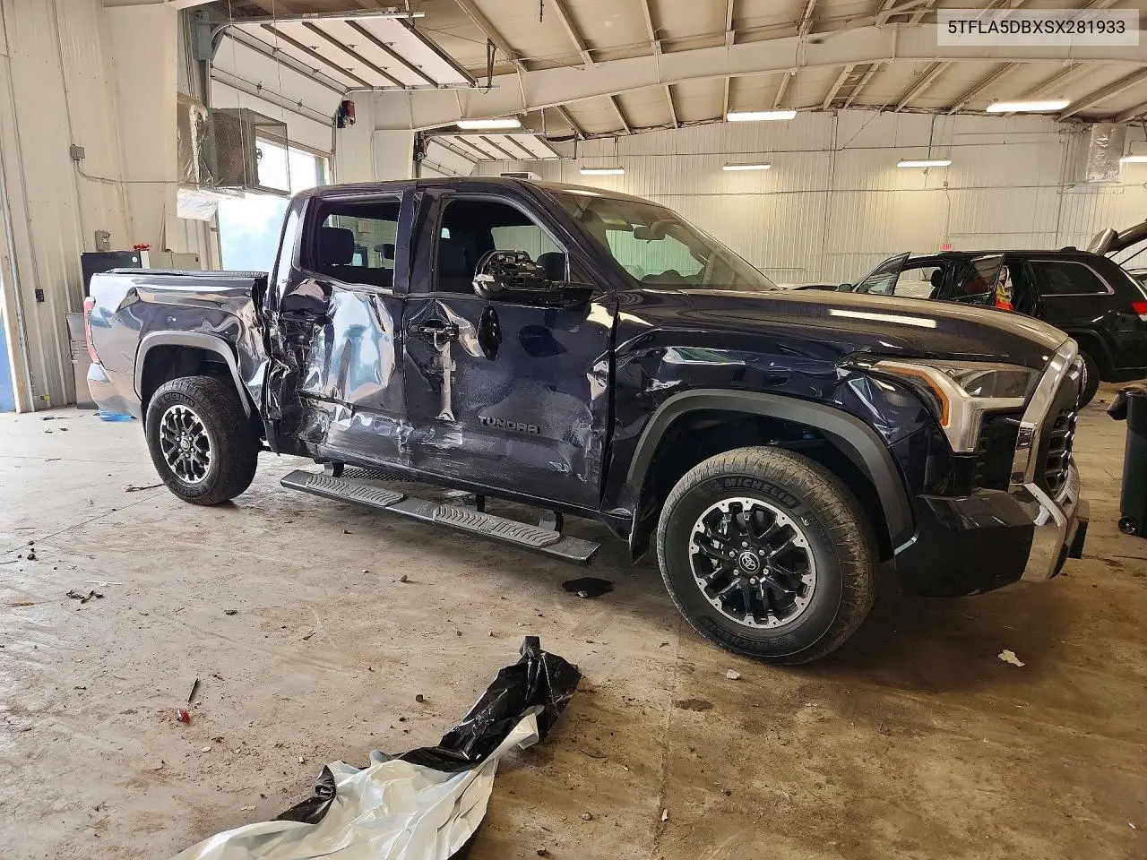 2025 Toyota Tundra Sr5 VIN: 5TFLA5DBXSX281933 Lot: 61370166