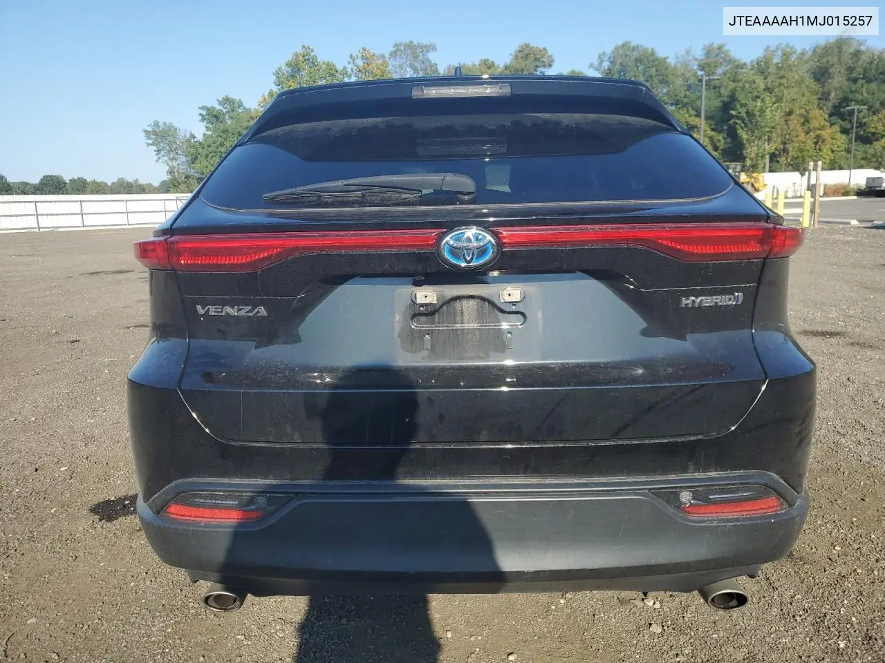 JTEAAAAH1MJ015257 2021 Toyota Venza Le