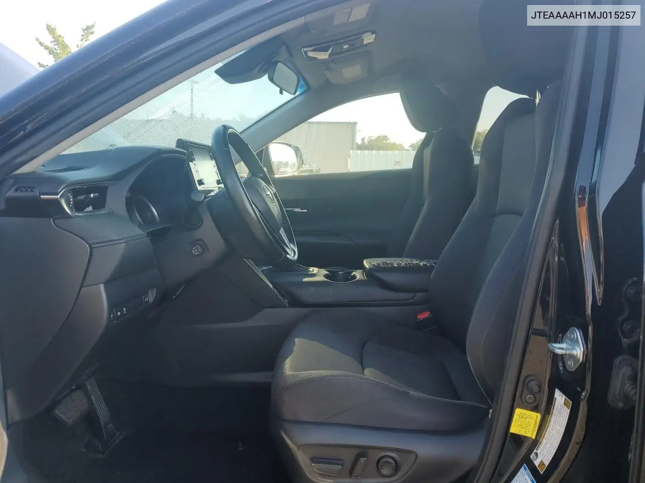 JTEAAAAH1MJ015257 2021 Toyota Venza Le